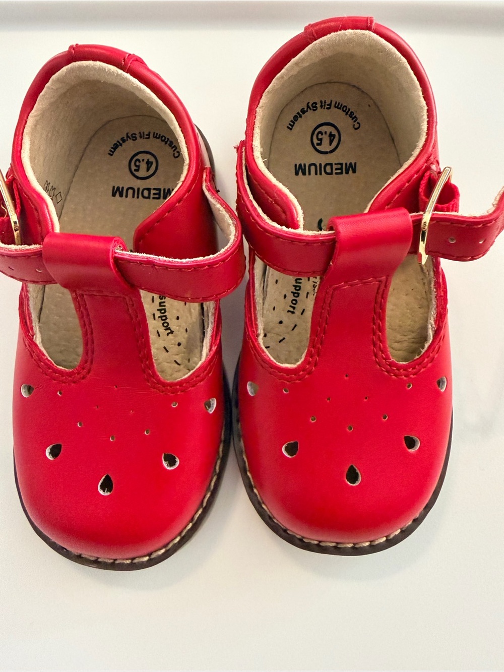 Footmates size 4.5 EEUC Red T-Strap Leather Mary Jane Shoes